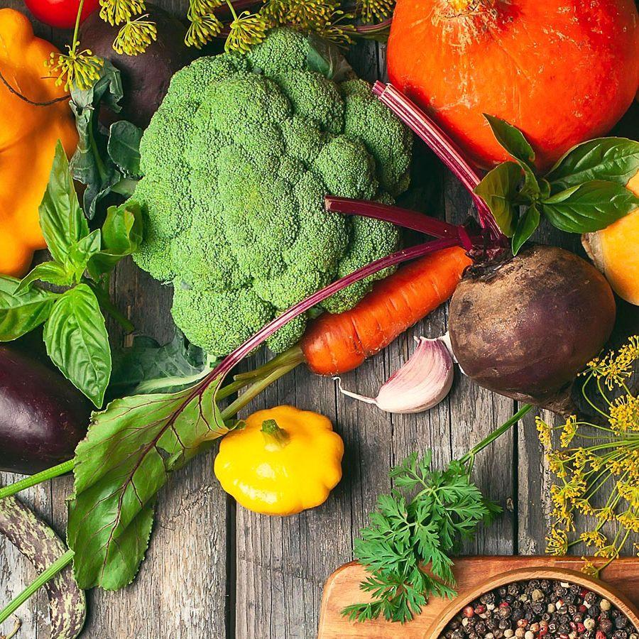 Legume de toamnă: dovleac, morcovi, sfeclă, varză și conopidă